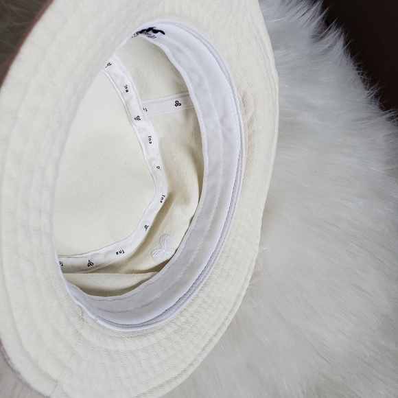 Aritzia - TNA Bucket Hat - Picture 5 of 6